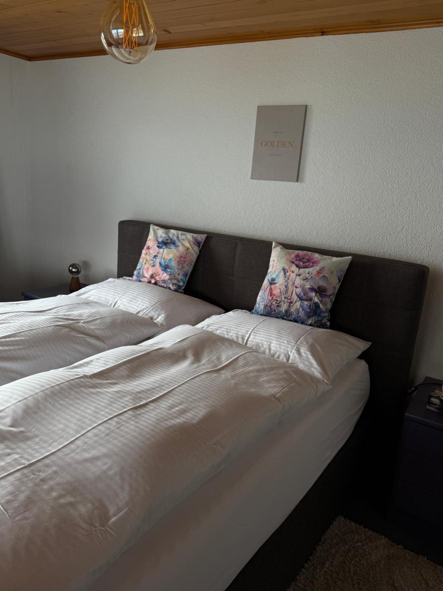 Eva'S Seeblick Krattigen Habitación foto
