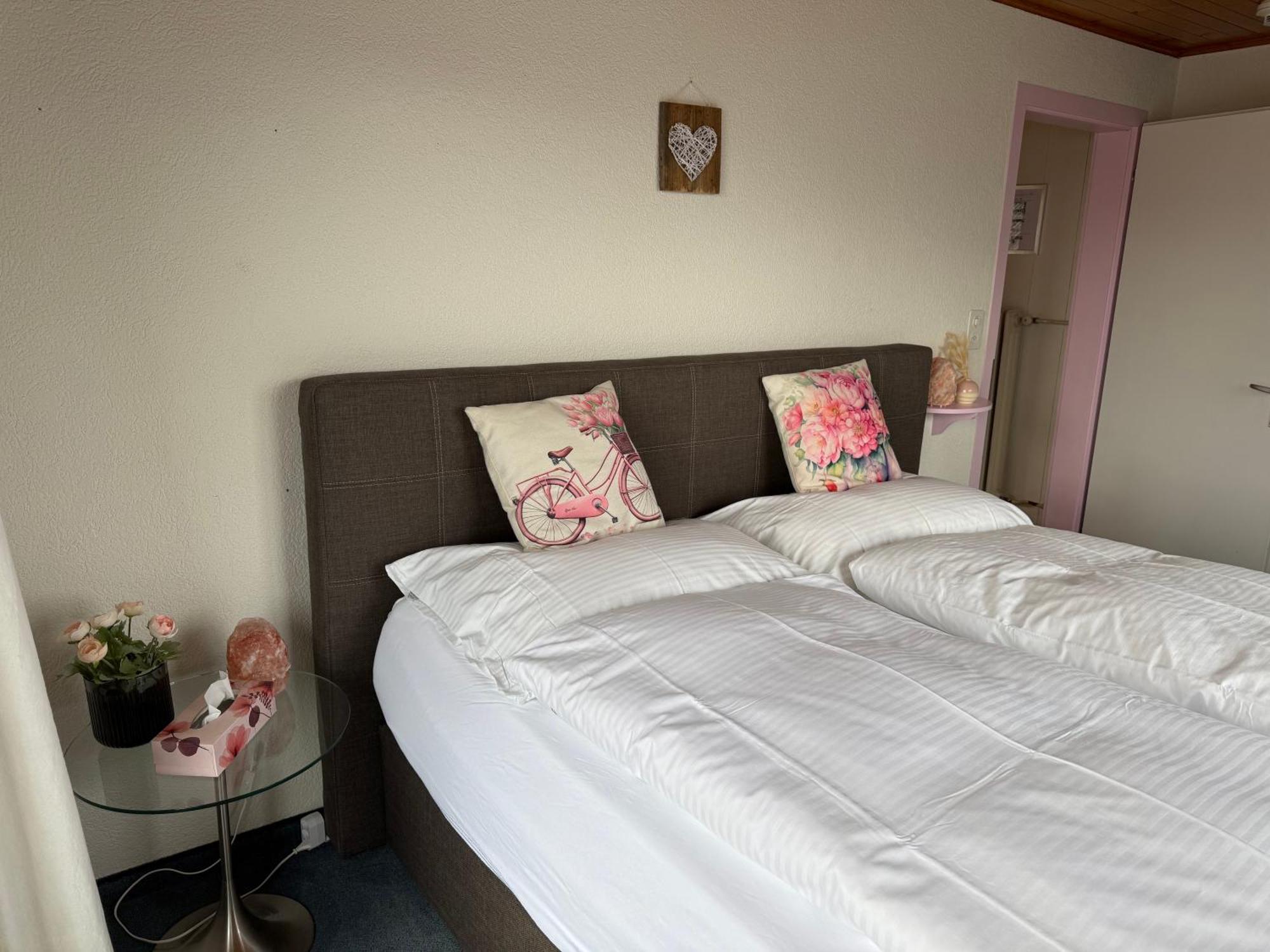 Eva'S Seeblick Krattigen Habitación foto